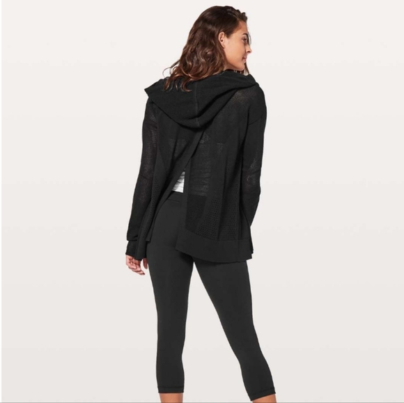 Lululemon Still Movement Wrap In Black - Picture 2 of 7